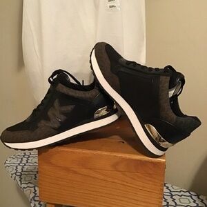 🔥Best offers, NWOT, Michael, Michael Kors, size 8.5M